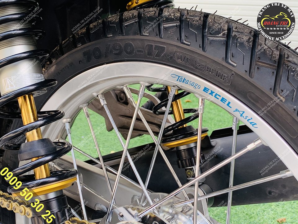 Vỏ xe Michelin được sử dụng trong bản độ niềng căm Wave