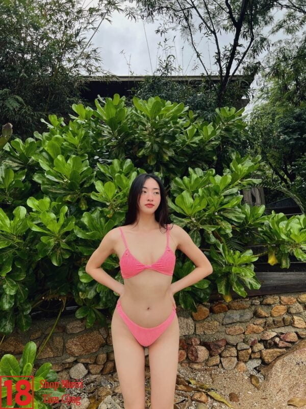 Gái xinh mặc bikini hồng 02