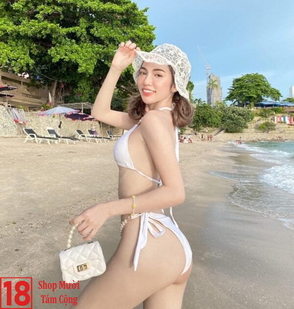 Gái xinh mặc bikini màu trắng lọt khe 21