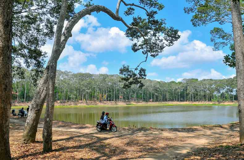 Trà Vinh có gì chơi Ao Bà Om