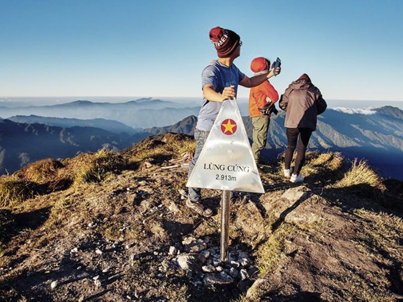 Lùng Cúng là điểm trekking yêu thích của dân ưa mạo hiểm.