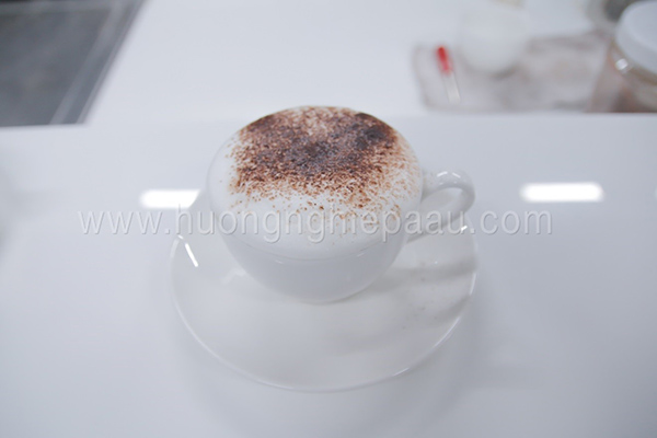 : cà phê espresso sữa nóng và bọt sữa