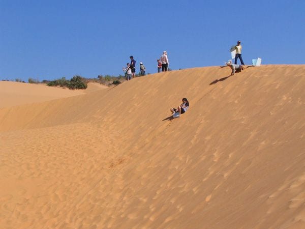 Tour Lâu Đài Rượu Vang Mũi Né