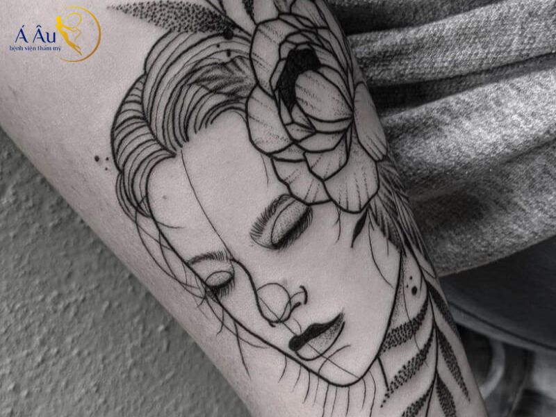 Tattoo cô gái mặt buồn với kích thước lớn