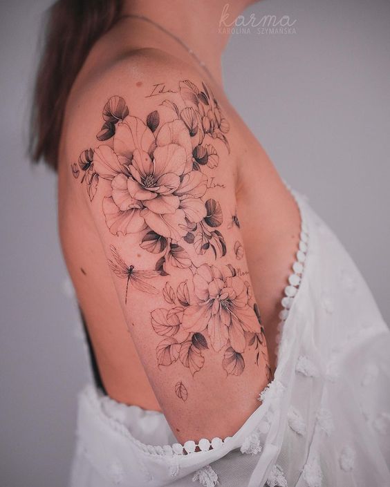 tattoo mini hoa mẫu đơn huyền bí