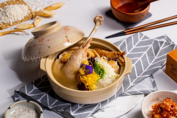 samgyetang gà tần sâm hàn quốc