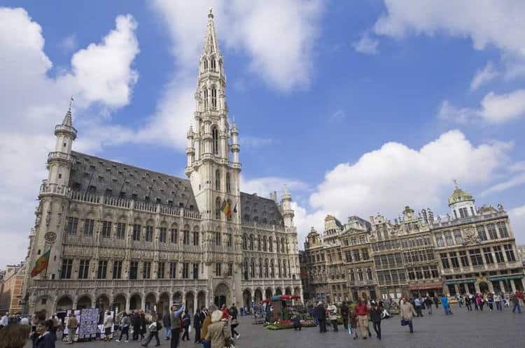 Mê mẫn vẻ đẹp cổ kính Quảng trường Grand Place Brussels