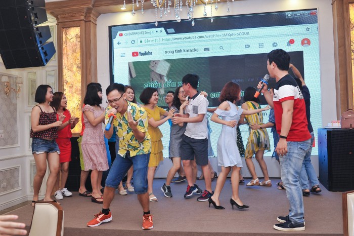 Không thể thiếu những bữa tiệc gala dinner