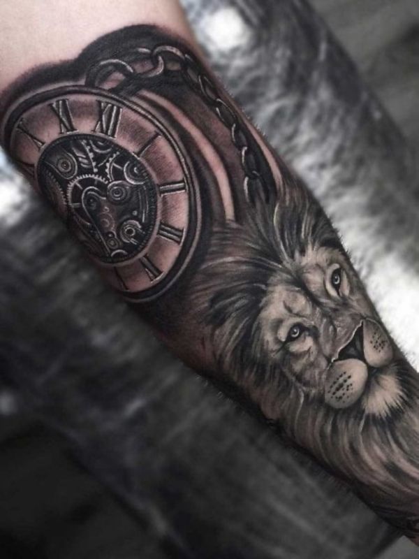 hình tattoo này thuộc tuýp người có sự tham vọng và biết cách tận dụng thời gian để giành giật những thứ mà bản thân đang mong muốn. 