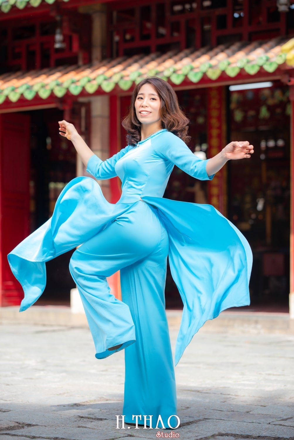 Ao dai lang ong ba chieu 1 1 - Tổng hợp album ảnh chụp áo dài ngoại cảnh tuyệt đẹp ở Tp.HCM