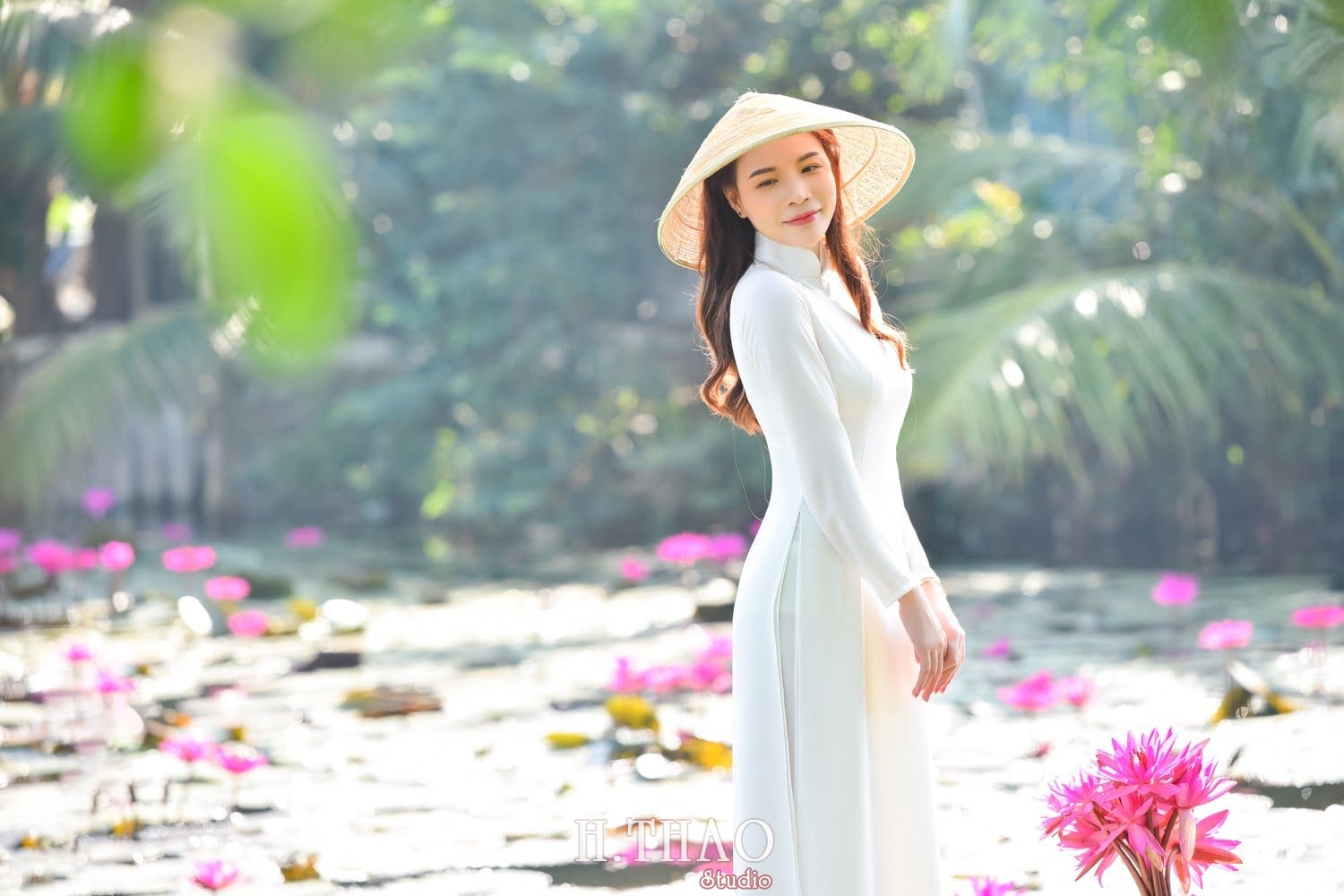 Anh ao dai dep 6 min 1 - Bộ ảnh hoa súng ở Tam Đa tuyệt đẹp - HThao Studio