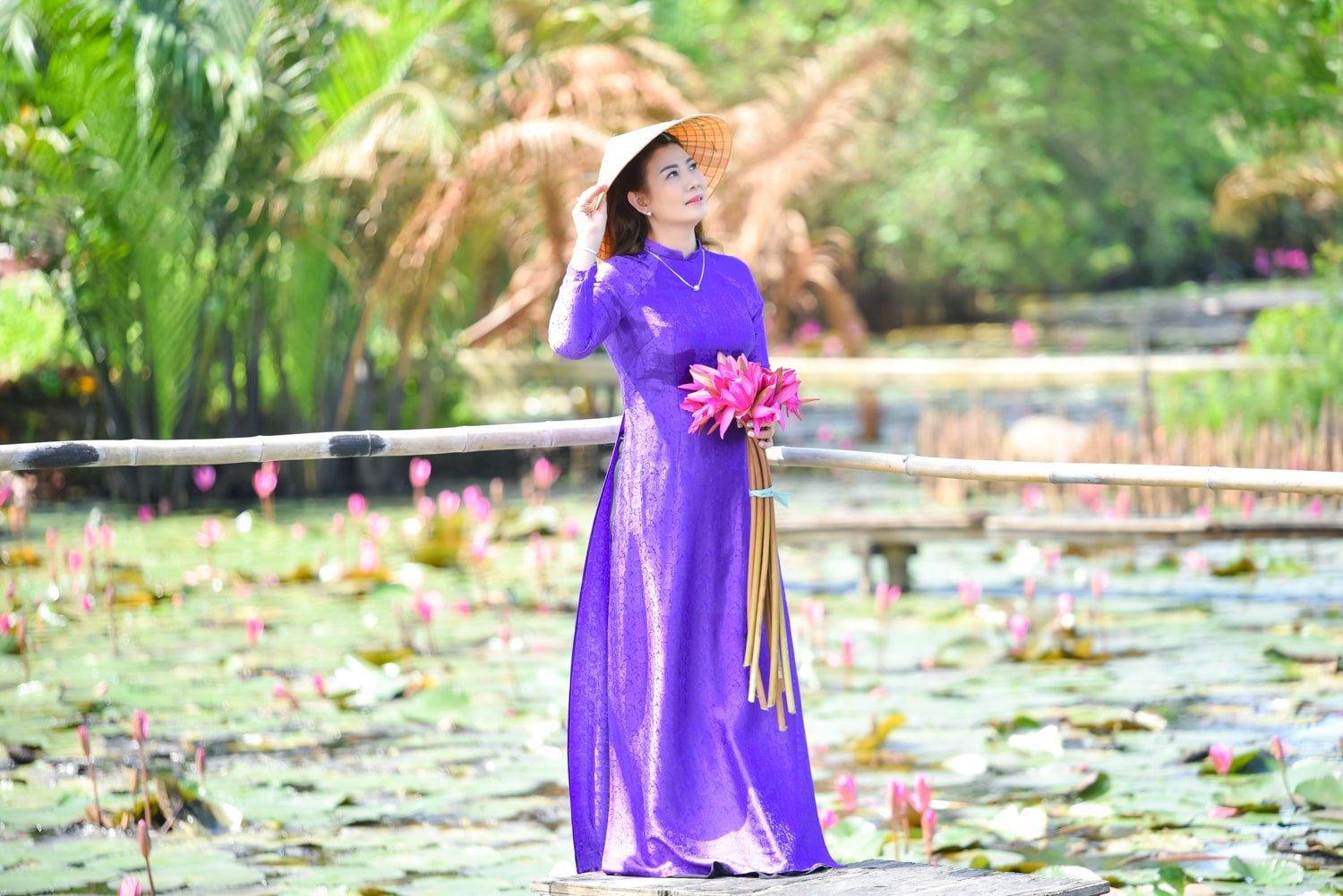 Ao dai thon que 21 min - Bộ ảnh hoa súng ở Tam Đa tuyệt đẹp - HThao Studio