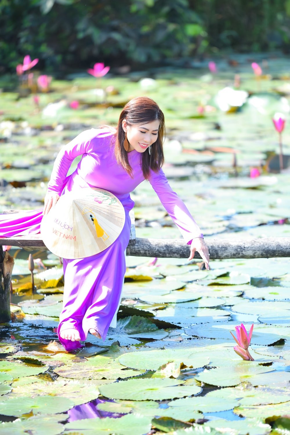 Ao dai thon que 35 min - Bộ ảnh hoa súng ở Tam Đa tuyệt đẹp - HThao Studio