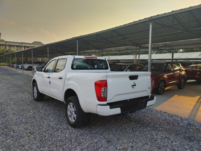 Đuôi Xe Nissan Navara EL