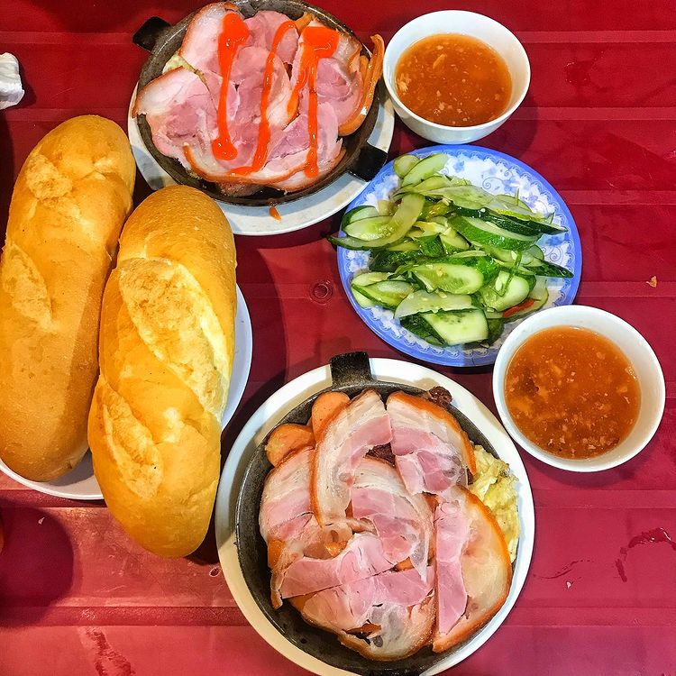 Bánh mì chảo Hiệu Lực được rất nhiều bạn trẻ Hà Thành yêu thích