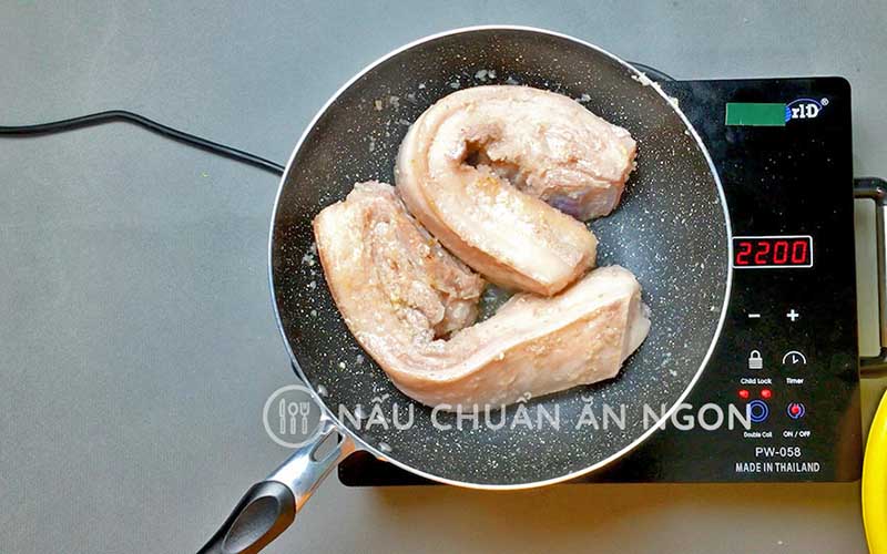 Cách làm thịt khìa nước dừa cuốn bánh tráng ăn hoài không ngán 04