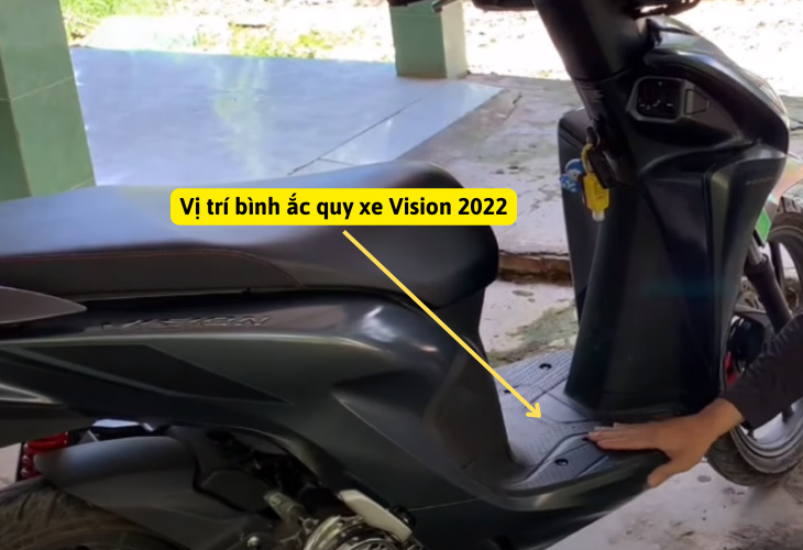 vị trí bình ắc quy xe vision 2022