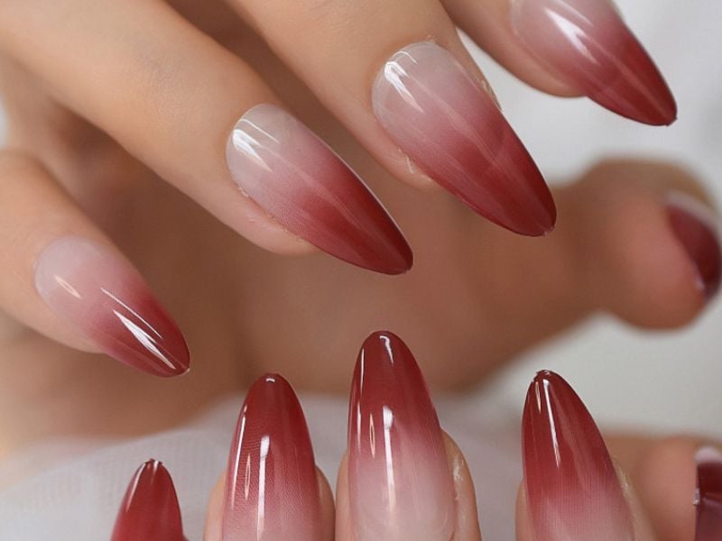 Nail màu đỏ rượu kiểu ombre