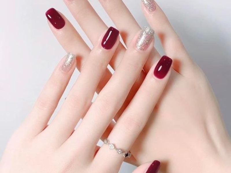 Mẫu nail kết hợp đỏ thẫm - trắng