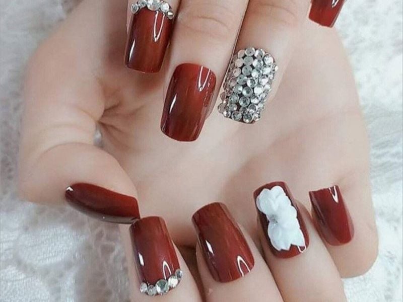 Mẫu nail đỏ nâu dài cuốn hút