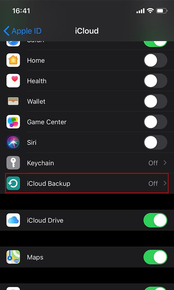 Nếu muốn tắt toàn bộ, không sao lưu thư mục nào lên iCloud, bạn kéo xuống dưới chọn iCloud Backup.