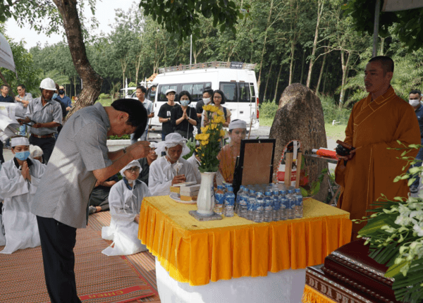 đi đám tang lạy mấy lạy