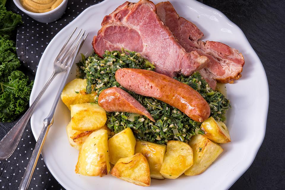 Pinkel mit Grünkohl Recipe: German Cooked Kale & Sausage May Turn You Into a Kale Lover | Pork | 30Seconds Food