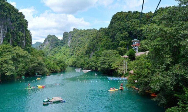 trò chơi mạo hiểm Zipline ở sông Chày