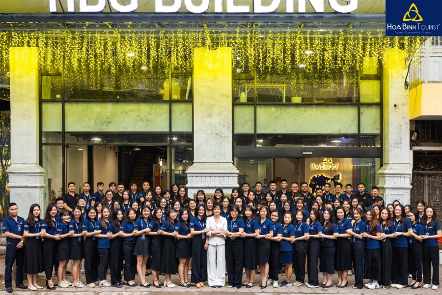 Khám phá Hạ Long kỳ vĩ cùng HoaBinh Tourist - Lựa chọn hoàn hảo cho nhóm bạn và du khách cá nhân!