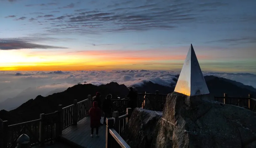 the milestone in the top of fansipan peak