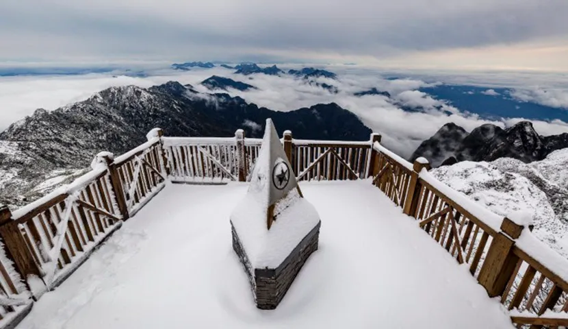 fansipan peak in the winter