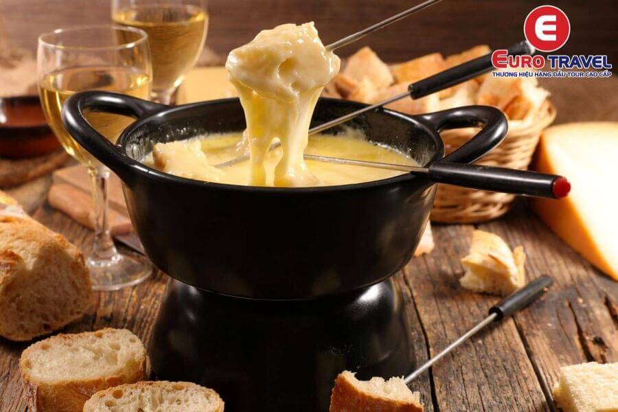 Fondue - lẩu phô mai của Thụy Sỹ