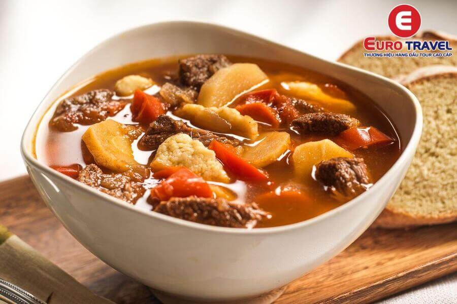 Goulash món ăn truyền thống của Hungary