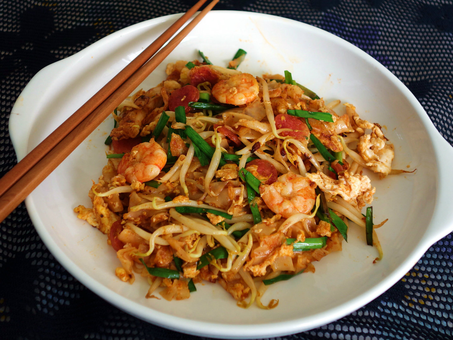 Char Koay Teow rất được người dân Malaysia ưa thích và thường dùng vào bữa sáng. Tour du lich malaysia.