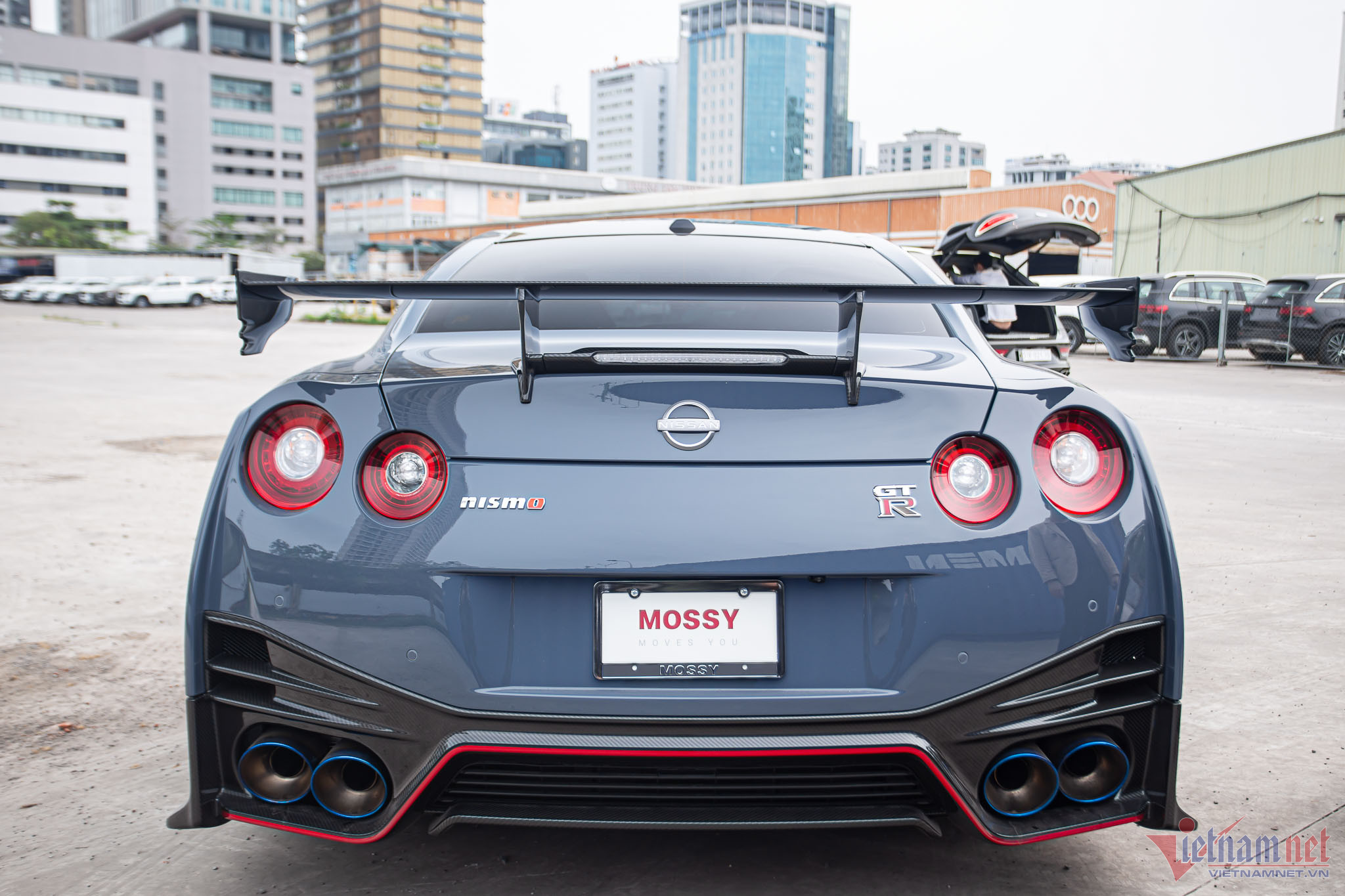 Nissan GT-R Nismo duy nhất Việt Nam: trên 15 tỷ và không dành cho số đông