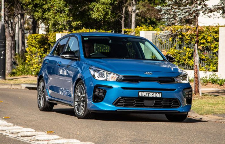 KIA Rio 2023 màu xanh Sport rất được ưa chuộng