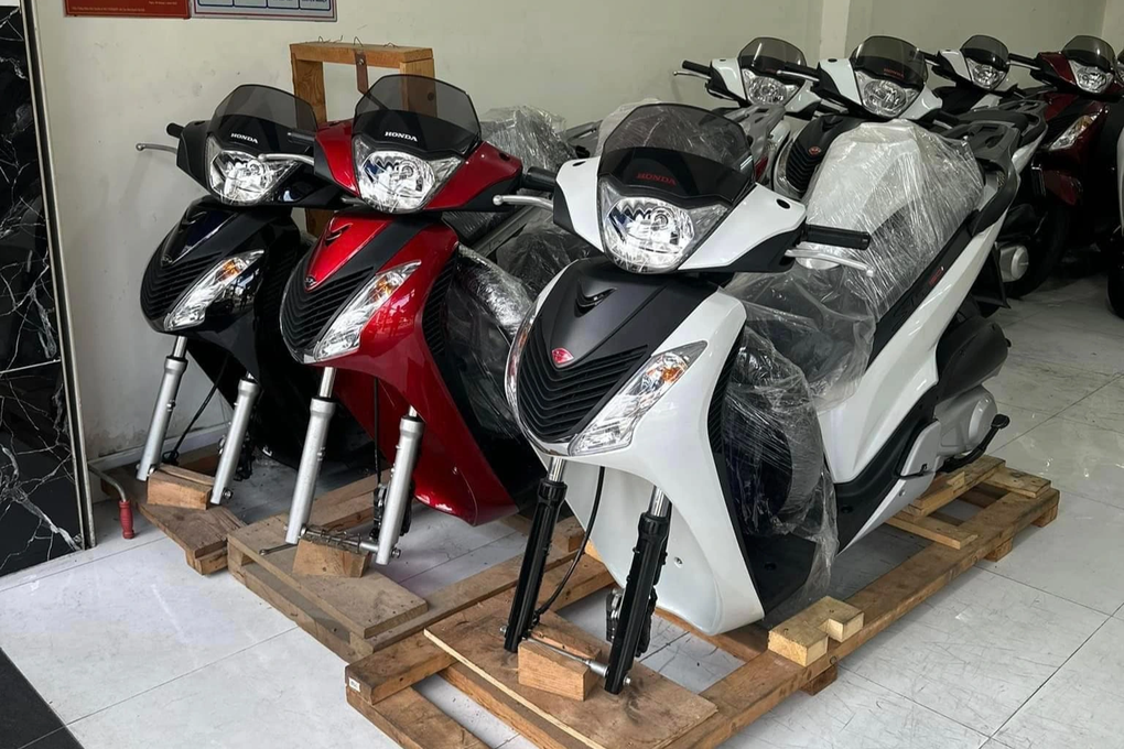 Choáng với giá bán lên tới 1,5 tỷ đồng cho một chiếc Honda SH 150i đời 2012 - 2