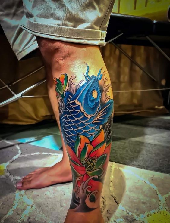 tattoo cá chép kết hợp hoa sen trên chân của khách cực đẹp