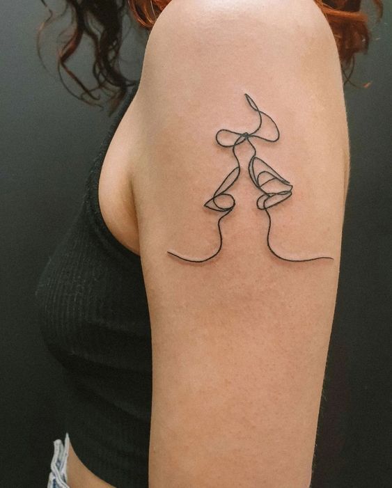 mẫu tattoo hình biểu tượng tình yêu độc đáo