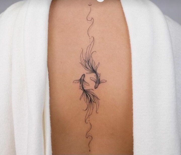 hình tattoo cá koi đơn giản trên lưng