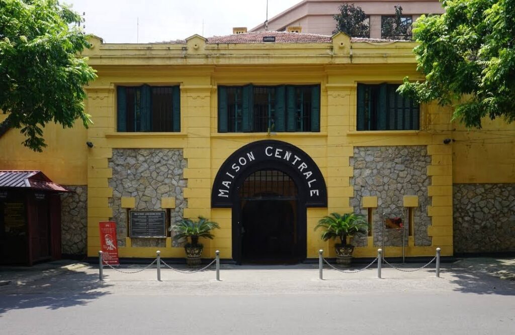 hoa lo prison hanoi