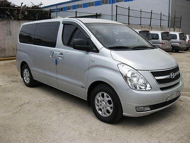 ngoại thất xe Hyundai Starex 9 chỗ