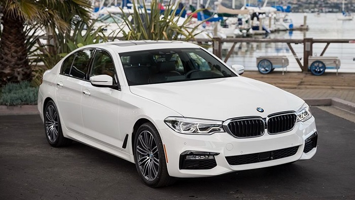 Xe hơi 4 chỗ BMW 520i