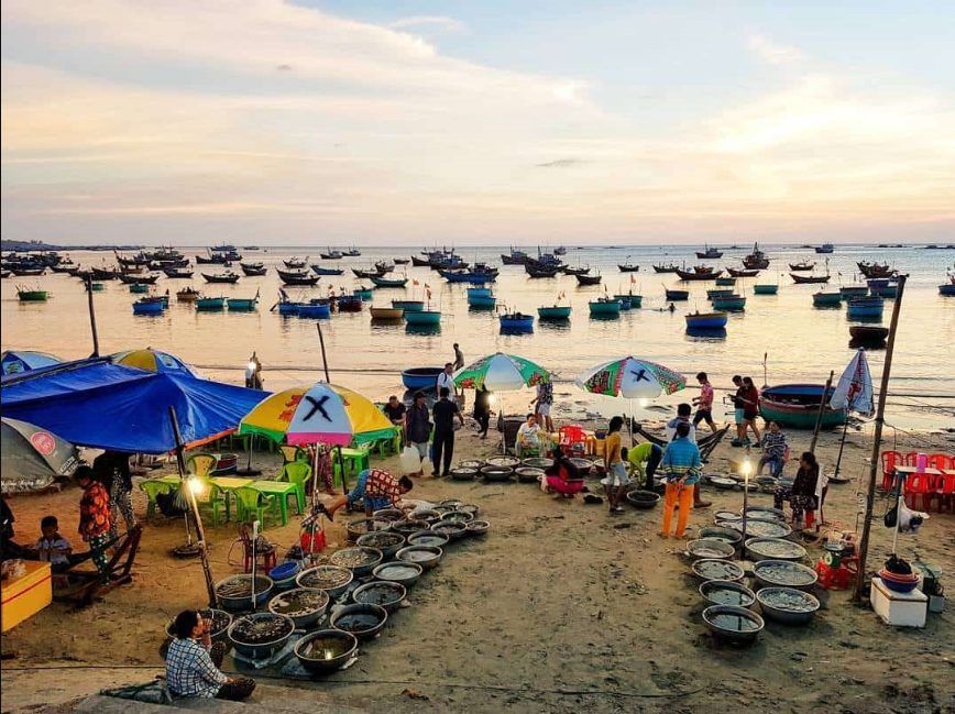 Khám phá chợ và cuộc sống tại làng chài