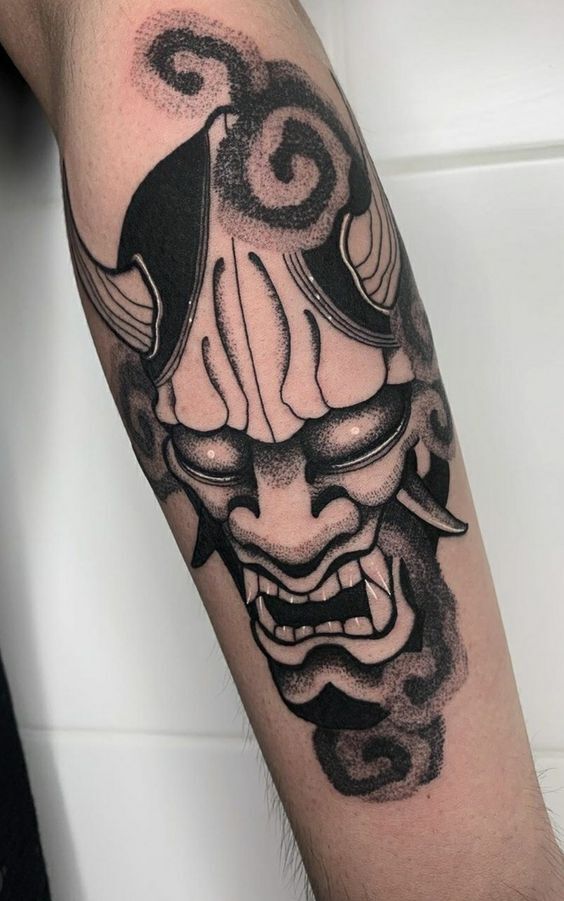 tattoo mặt quỷ oni đơn sắc