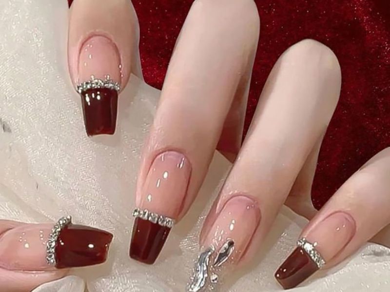 Nail màu đỏ sơn viền móng