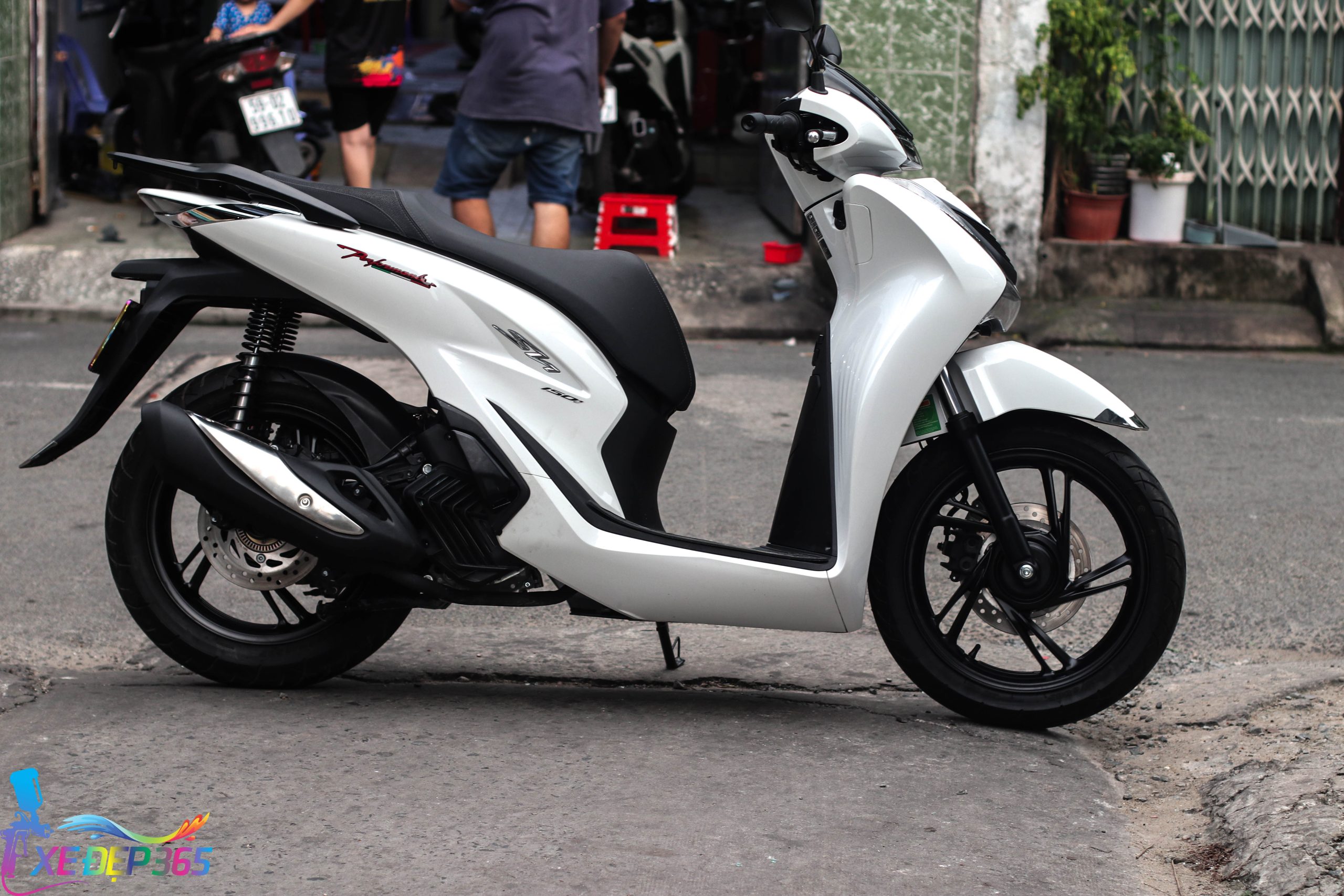 Sh trắng phối dàn chân sporty