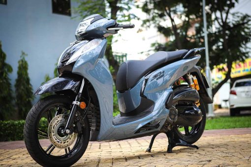 Bản Độ Giới Hạn SH300i Màu Xám Xi Măng Kèm Dàn Chân Sporty