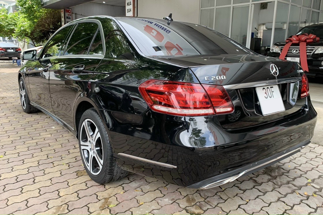 Xe sang Mercedes E200 sau 7 năm sử dụng mất giá 1,4 tỷ đồng