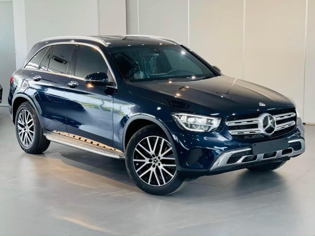 mercedes-glc-200-4matic-mau-xanh-giaxemercedes-vn-1-min